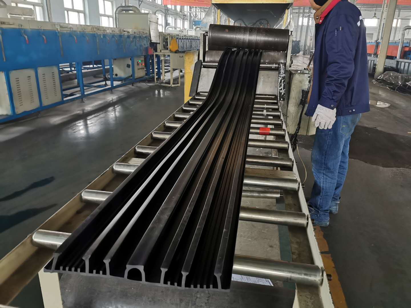 公(gong)路、鐵路橡膠止水帶
